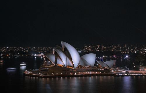 世界首条350公里时速单洞双线高铁海底隧道贯通