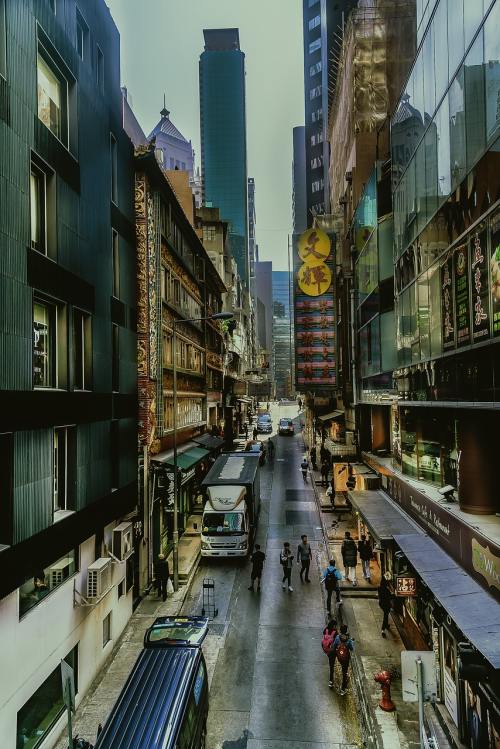 Hamilton hits out at 'yapping' critics after China sprint win