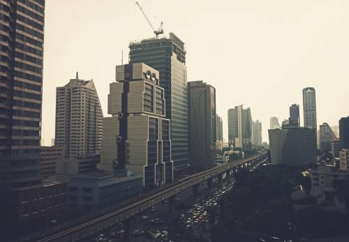 共享单车《锐评|老外为证明没说谎带邻居来华旅游，“中国特别好”值得被更多人看到》解说文案