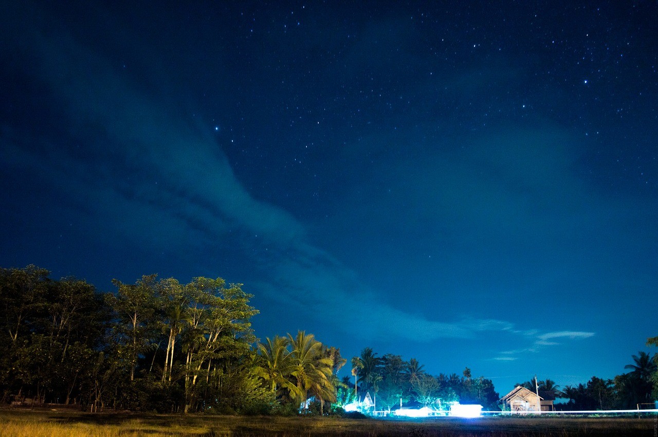 夜晚的天空,灯,夜