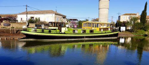 Officer 'didn't think of consequences' of text to colleague