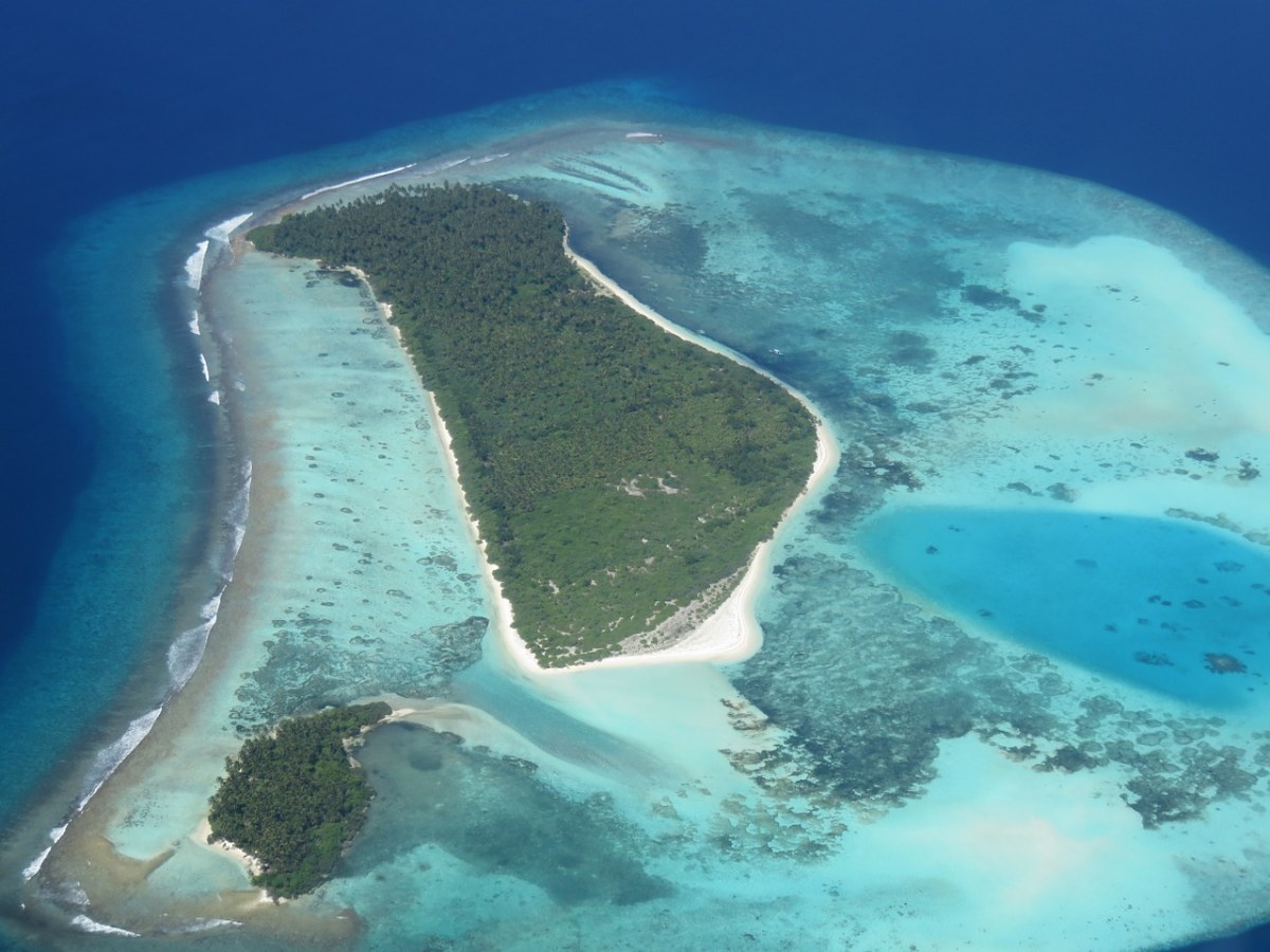 航拍马尔代夫的岛屿免费图片