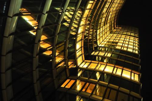 锐评|上海对“游烟”出手，让“不想闻烟味就别出门”没有市场