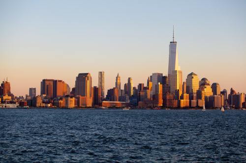 三孩政策《评论丨家长排队猛拆红包存银行，如何“上”好压岁钱理财教育第一课》解说文案