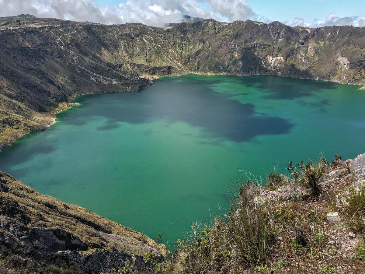 厄瓜多尔,火山口湖