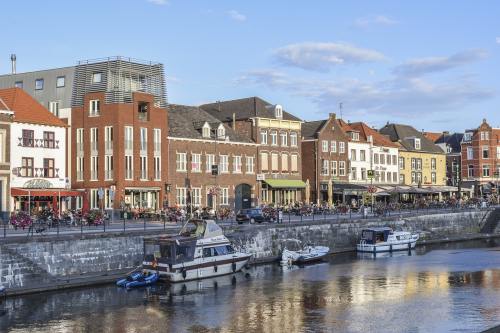 锐评|26岁小伙一年“拿捏”泰山500次赚30万元，对“陪爬”行业的监管要跟上步伐