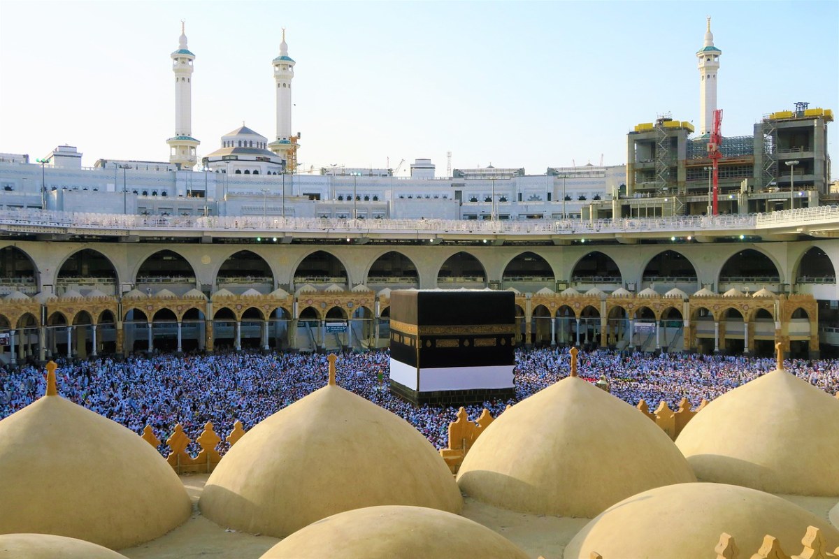以沙特阿拉伯的麦加的穆斯林朝圣者kaaba. 一起祈祷的穆斯林人民在圣地. 编辑类库存照片 - 图片 包括有 行动, 布琼布拉: 213481558