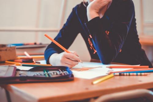 加强对青少年的性教育，建议加强青少年性健康教育
