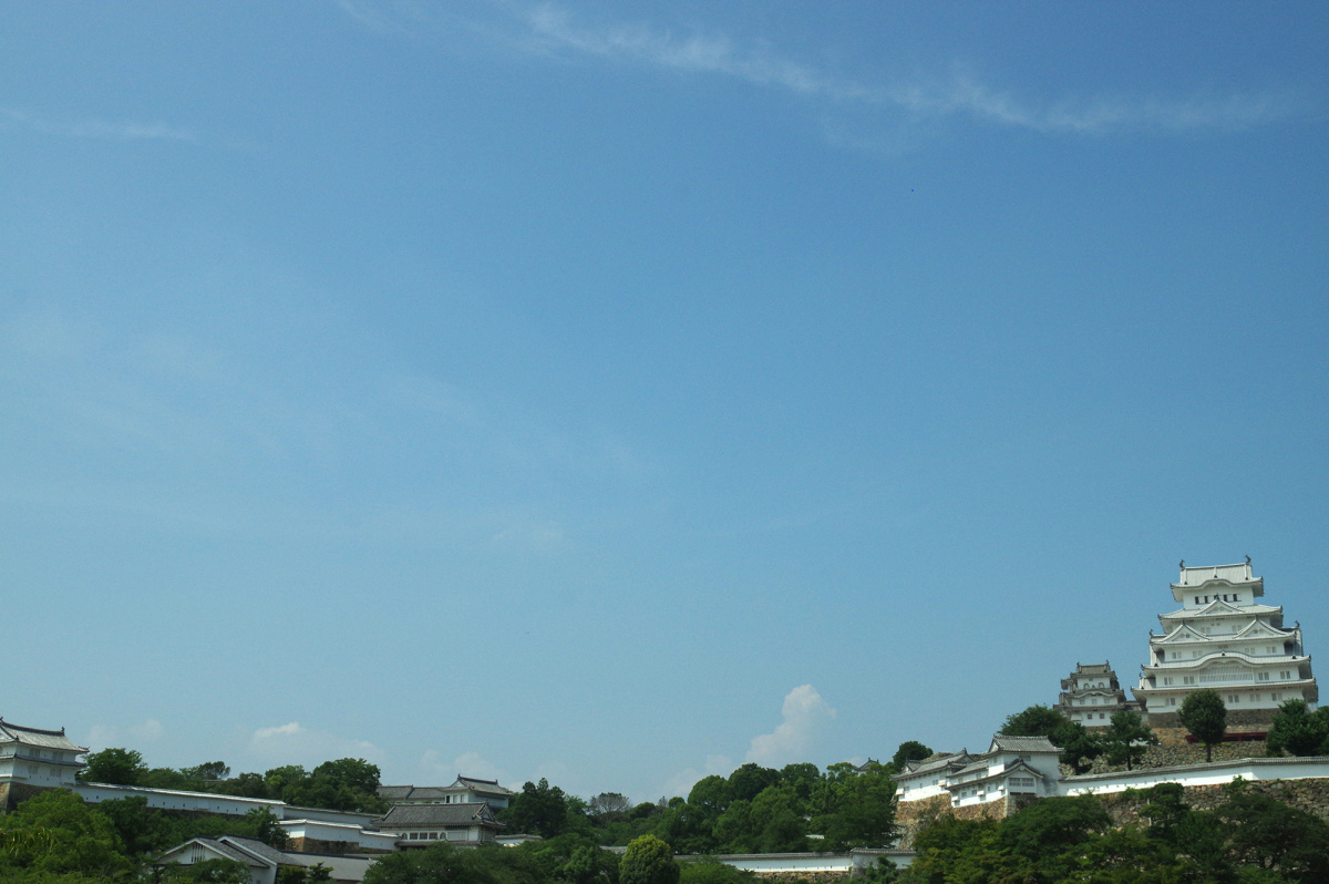 蓝天下的日本姫路城天守阁城堡建筑免费图片