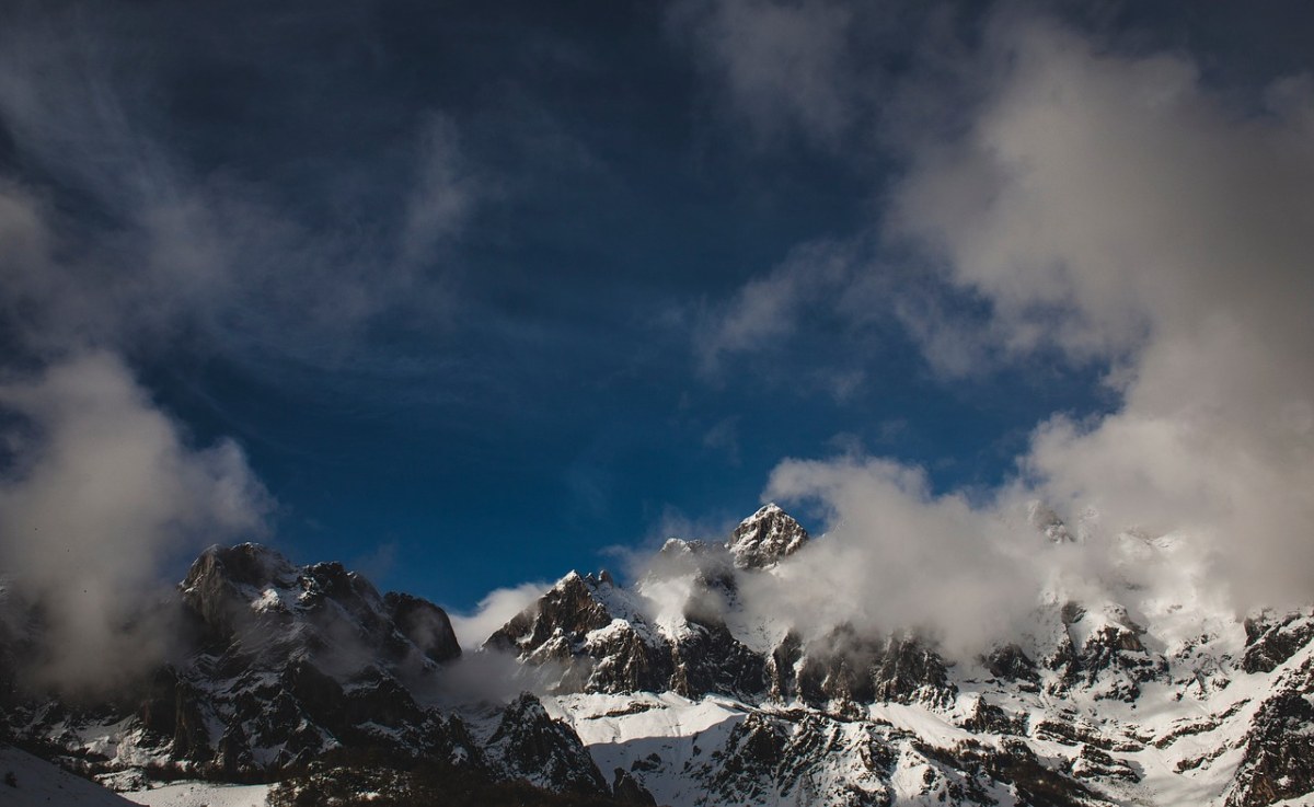 雪山山峰图片免费图片