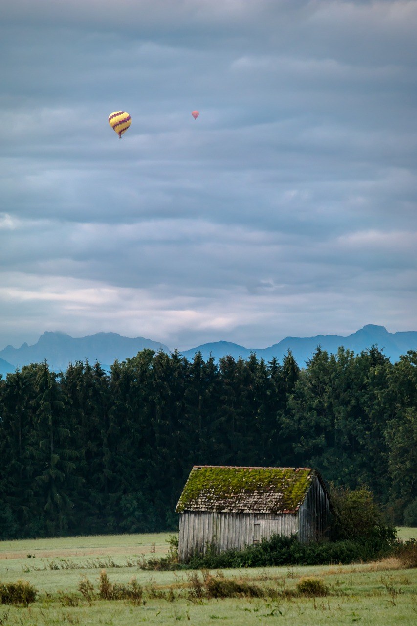 气球、山、天空免费图片