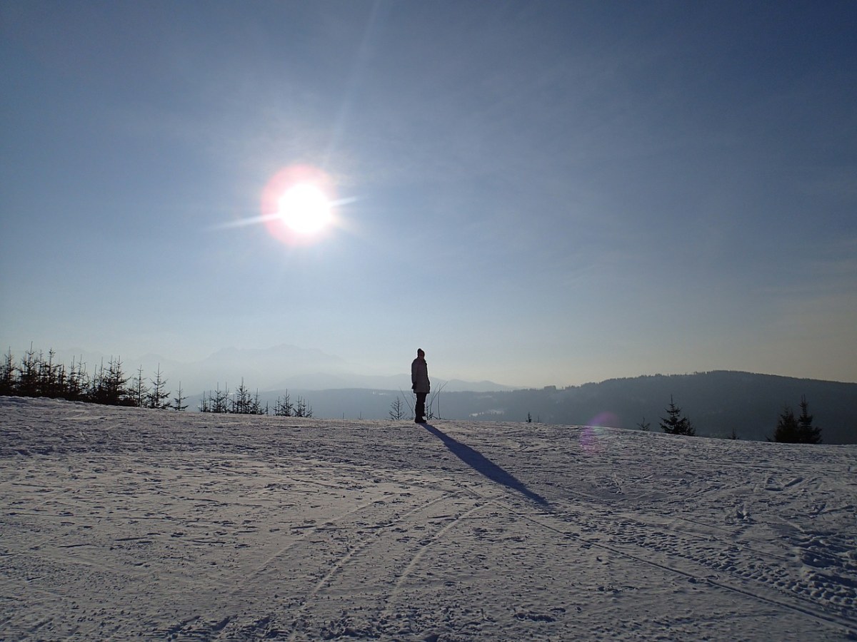 雪、太阳、山免费图片