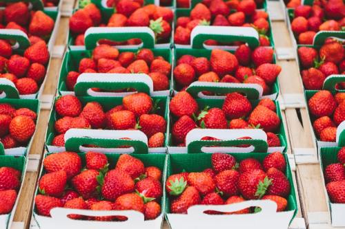 草莓、收获、市场