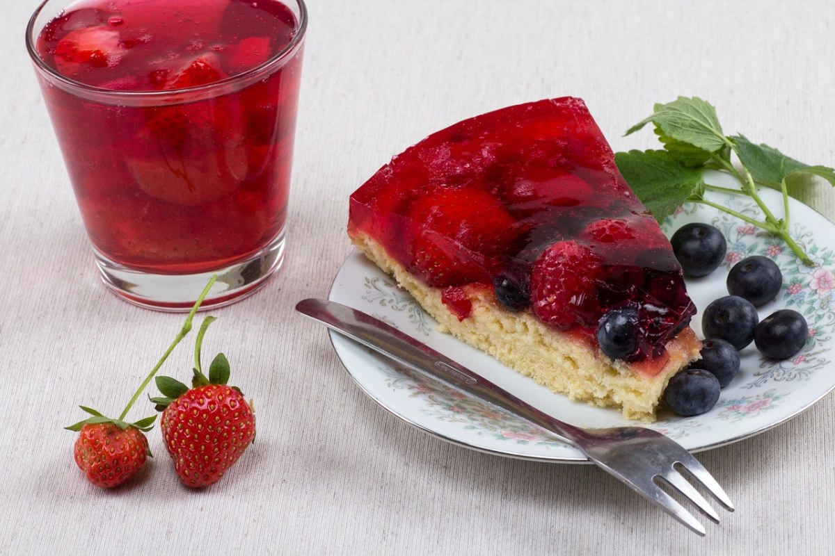 蛋糕、草莓、蓝莓免费图片
