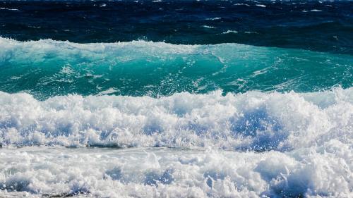 龙湖世纪峰景（《龙湖世纪峰景：当现代绚丽遇见自然之美》）