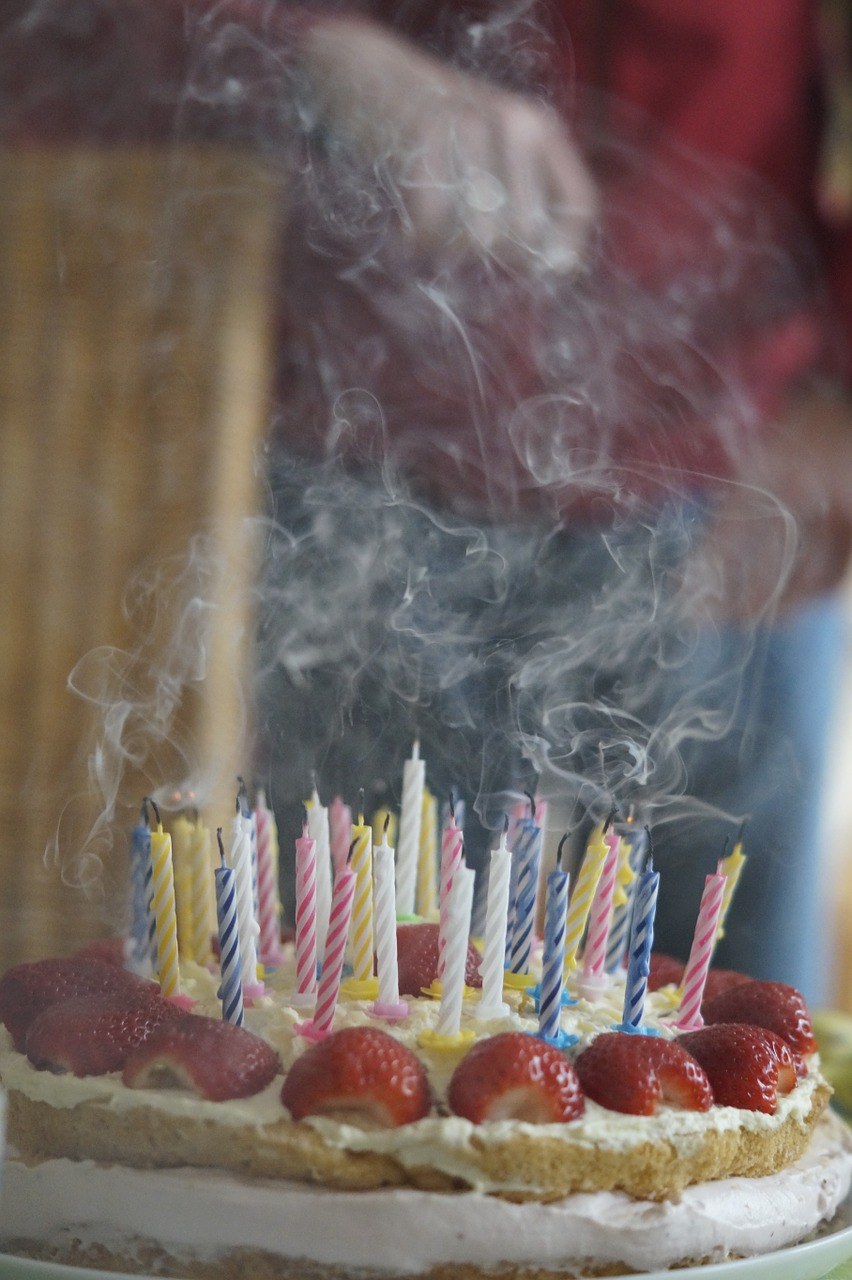 生日蛋糕、吹了、蜡烛免费图片
