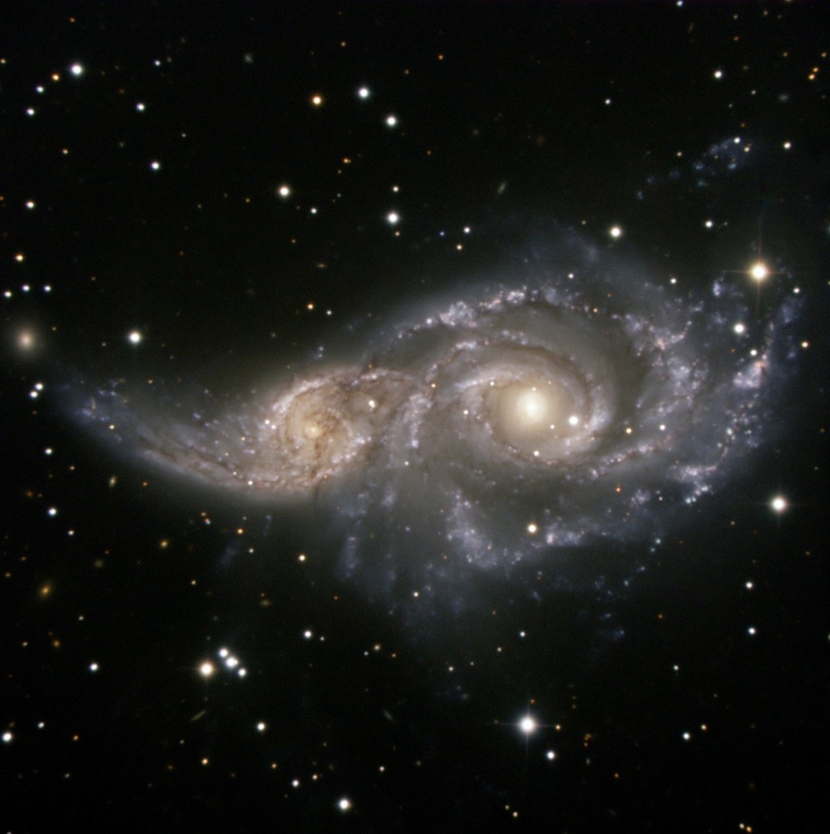 Ngc、2207、螺旋星系、光一年免费图片