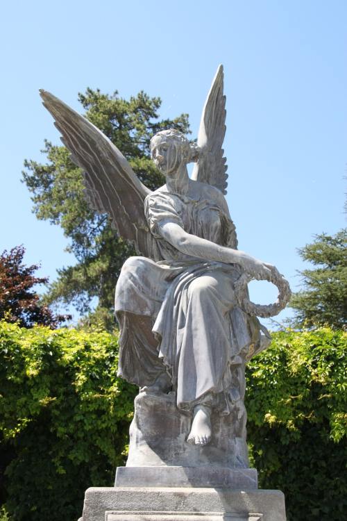 天使、雕像、数字