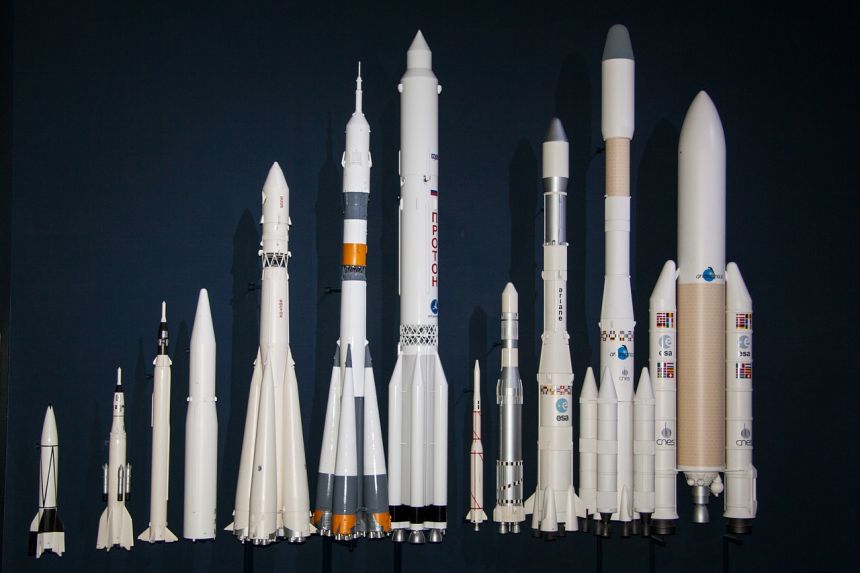 v2火箭阿丽亚娜5号发射装置火箭在大小的比较