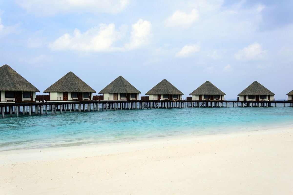 马尔代夫海面上的房屋免费图片