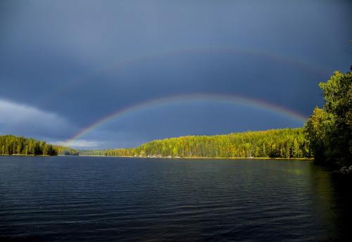 彩虹、雨、湖