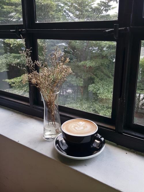 窗口、窗台、咖啡