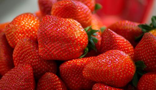 草莓、红色水果、甜点