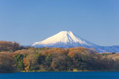 富士山、日本、蓝色的天空