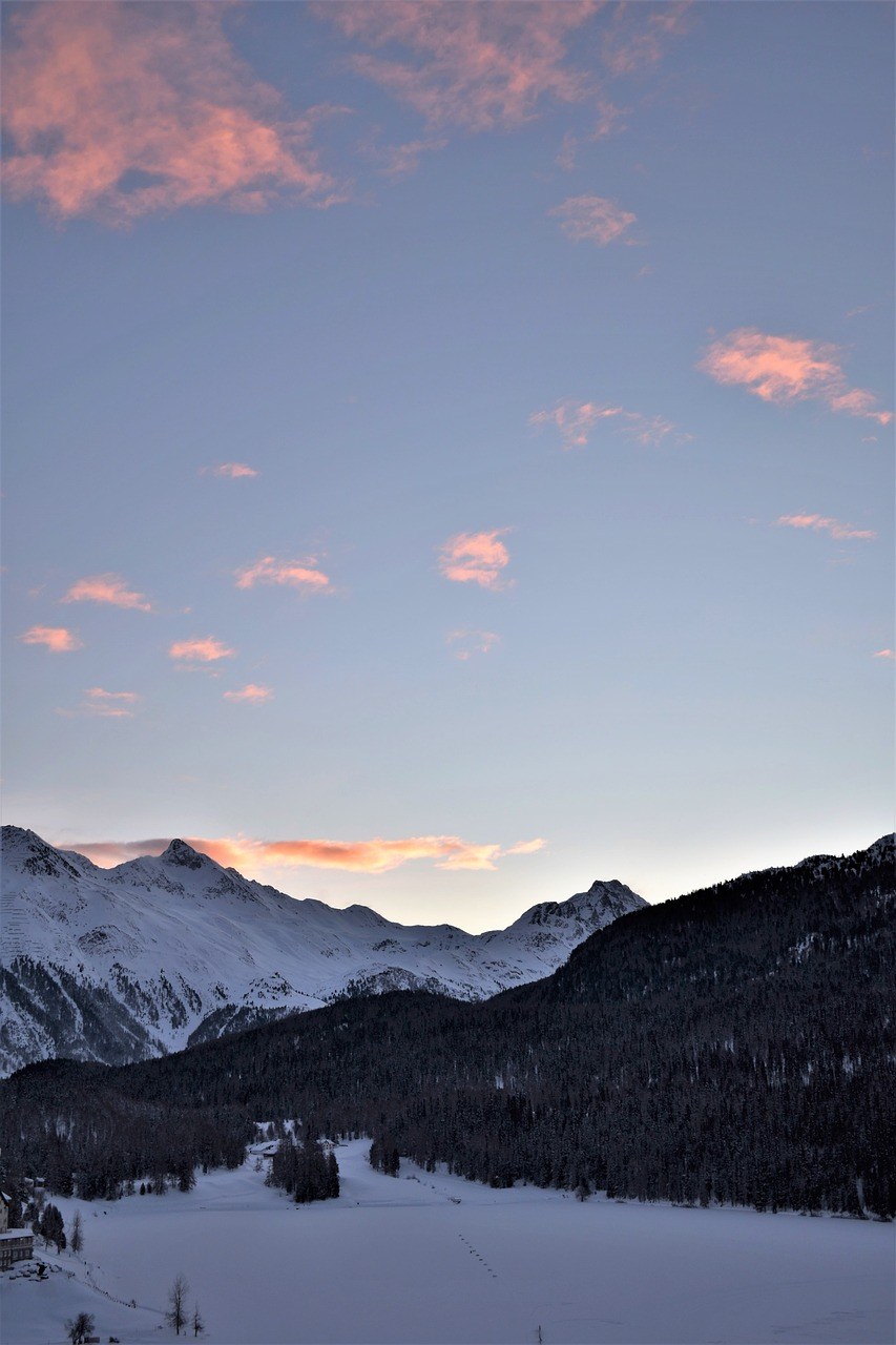 冬天、山、滑雪区域免费图片