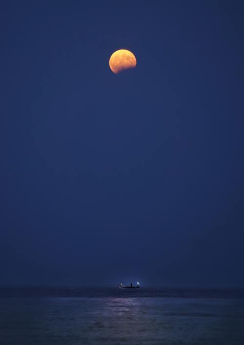 月亮、海、船