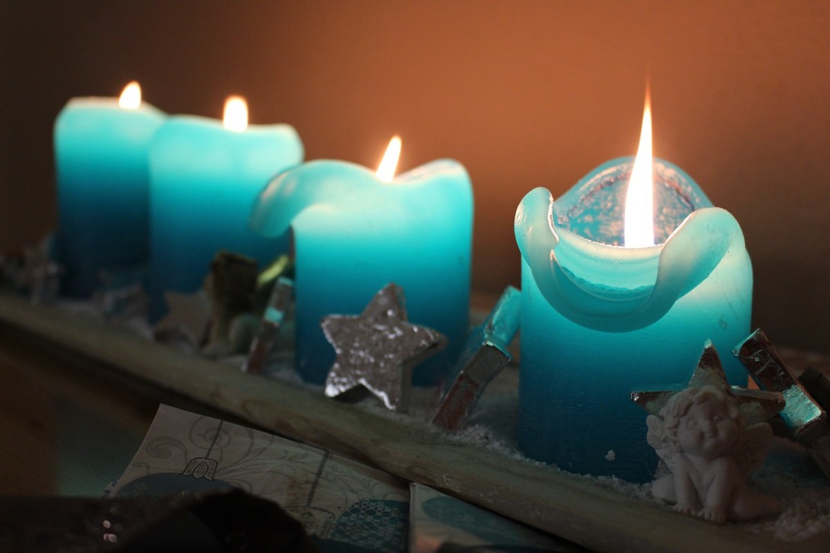 圣诞节、来临的花环、蜡烛免费图片