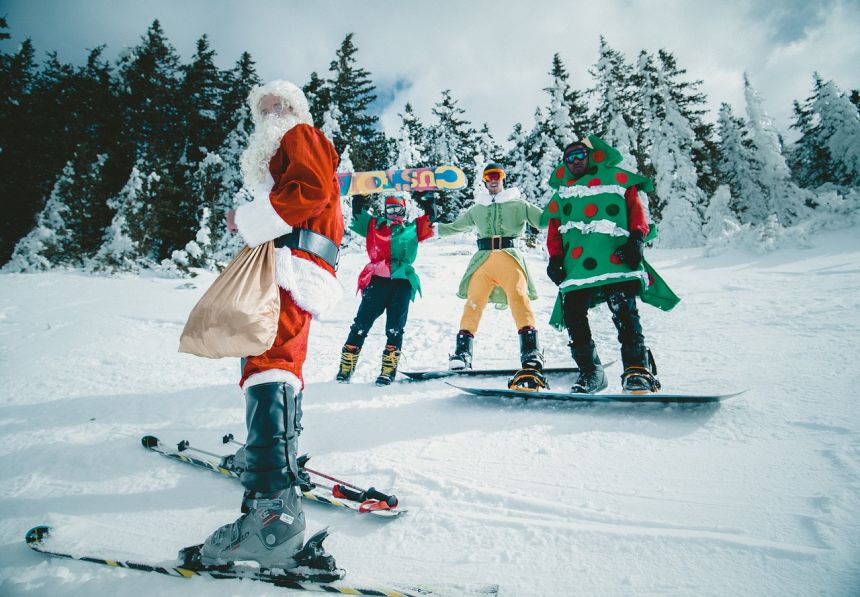 圣诞节、圣诞老人、雪地、滑雪