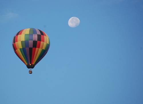 热气球、月亮、天空