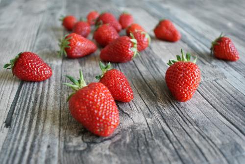 草莓、甜点、水果