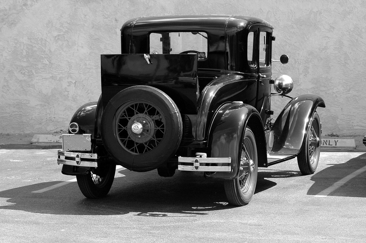 旧模式T-福特、黑、白免费图片