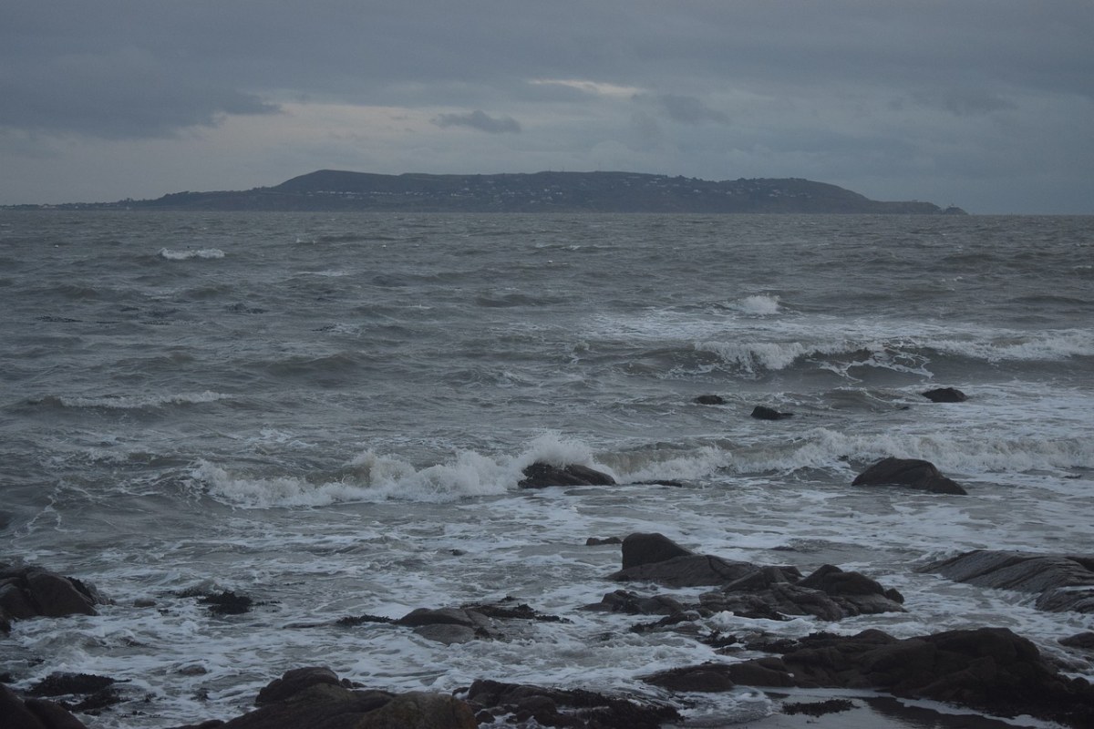 暴风雨来临的海景图片