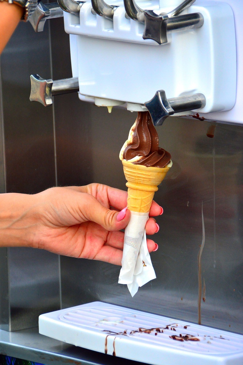 冰激淋、巧克力冰淇淋、漏斗免费图片