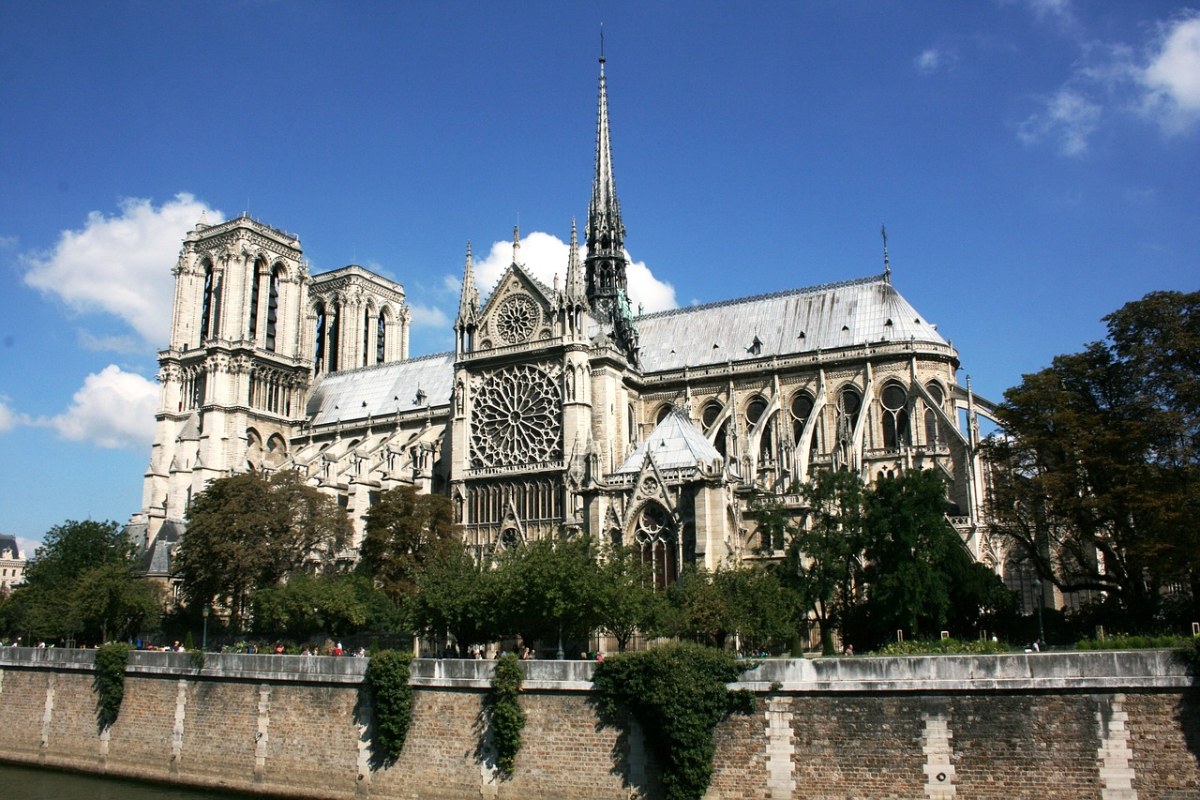 法国巴黎圣母院大教堂建筑免费图片