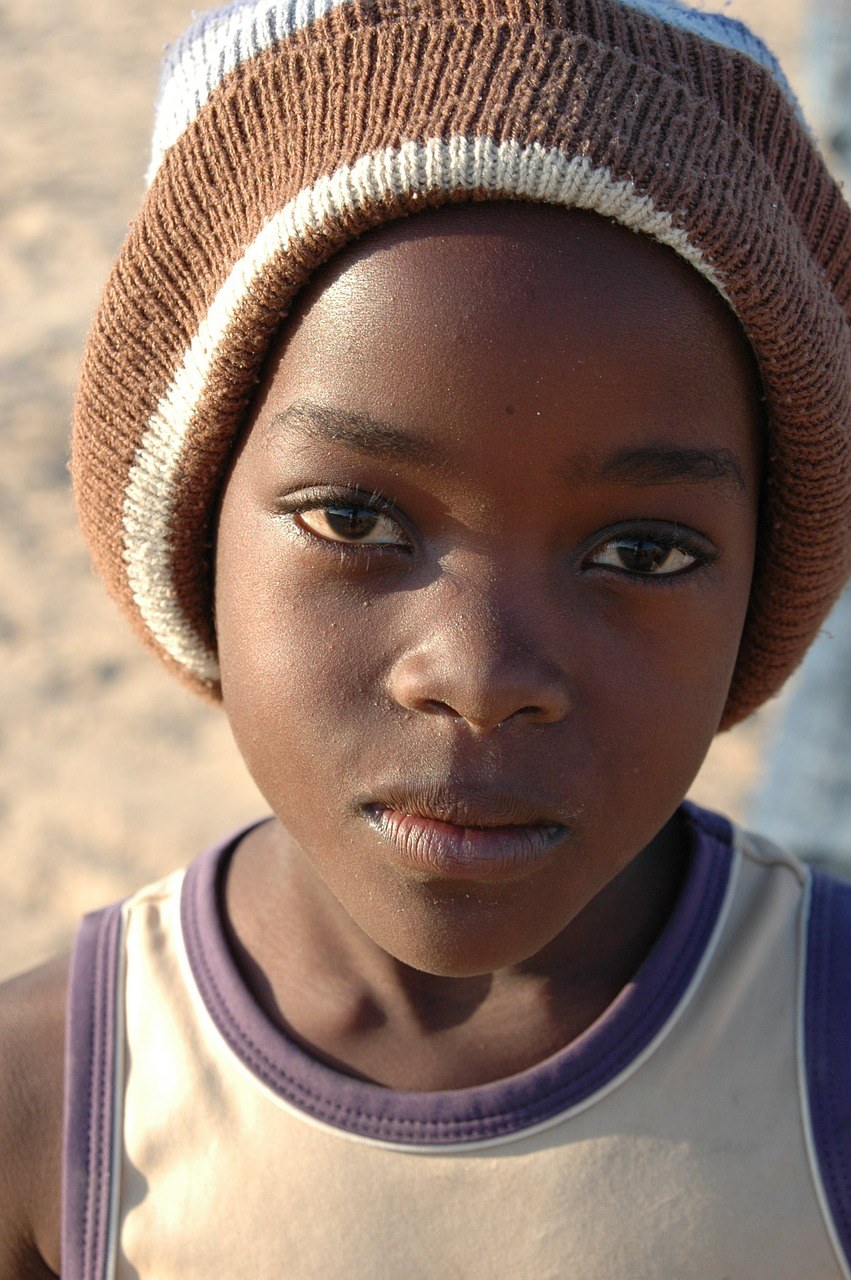 非洲小男孩小孩子图片