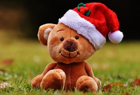 玩具熊戴圣诞帽的可爱图片