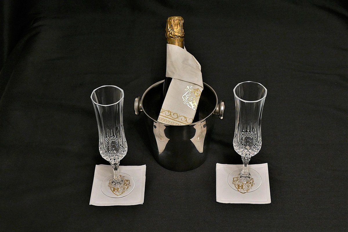 香槟酒、眼镜、香槟冷却器免费图片