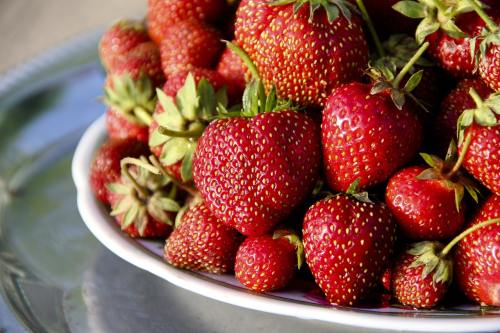 草莓、莓果、水果