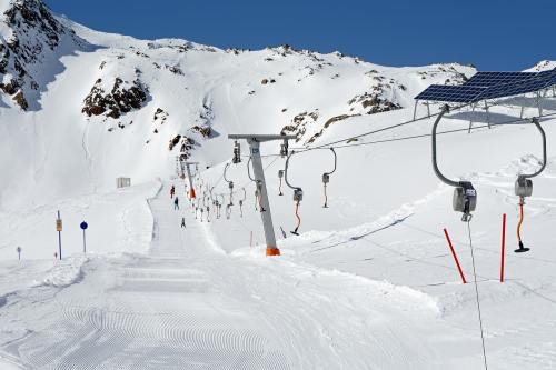 滑雪缆车、滑雪、冬天