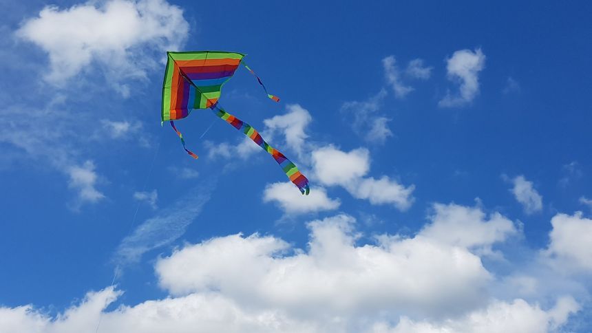 风筝天空云