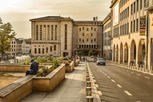 隆达新苑（隆达新苑9号楼）