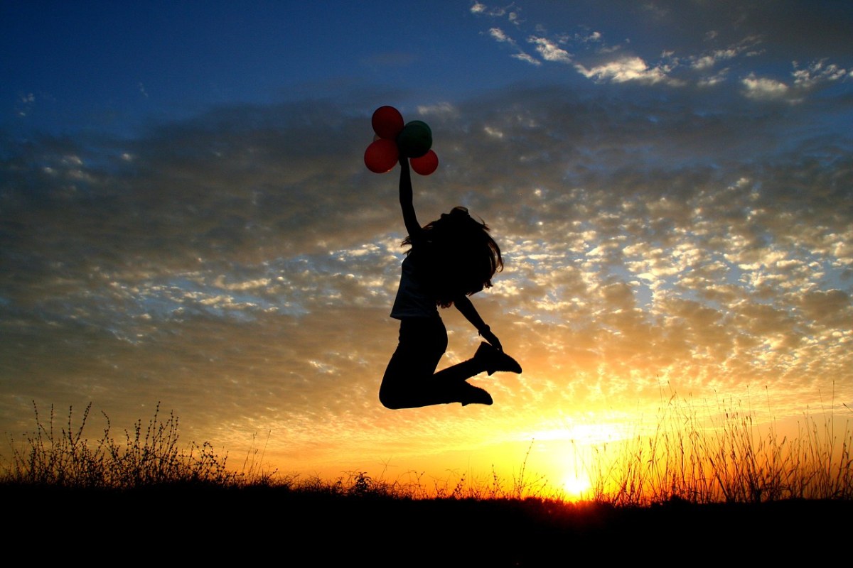 女孩、日落、气球免费图片