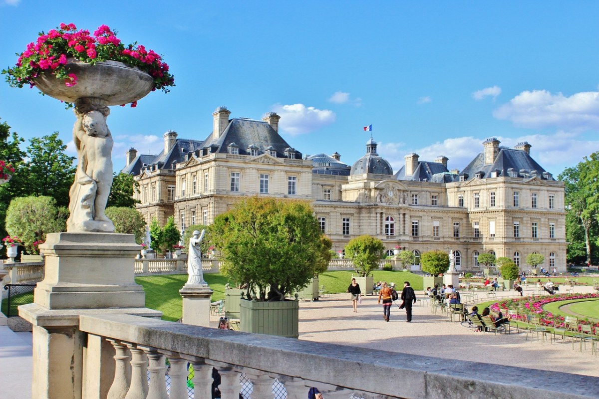 法国巴黎的欧式城堡豪宅建筑免费图片