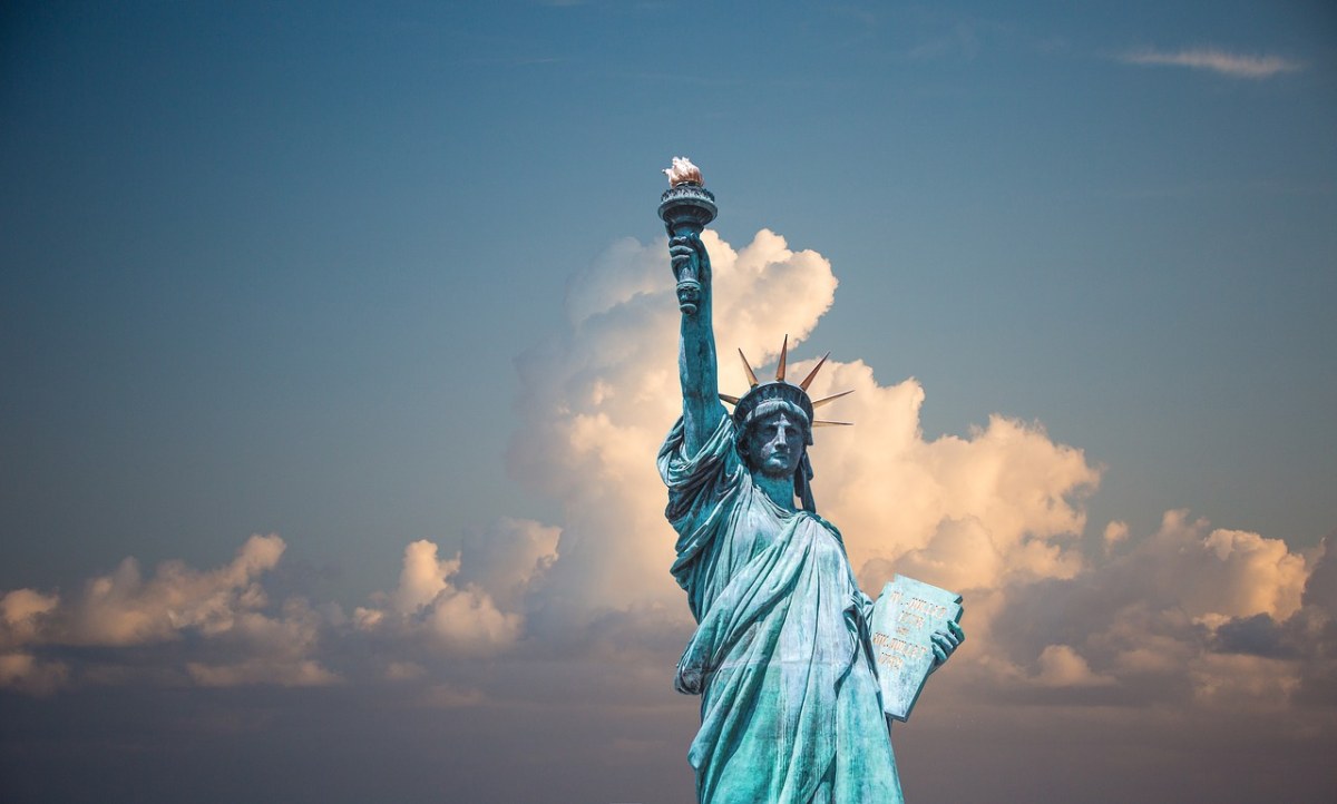 自由女神像、云、自由启发世界免费图片