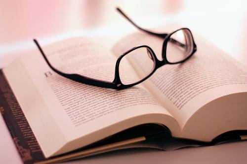 书、眼镜、读取
