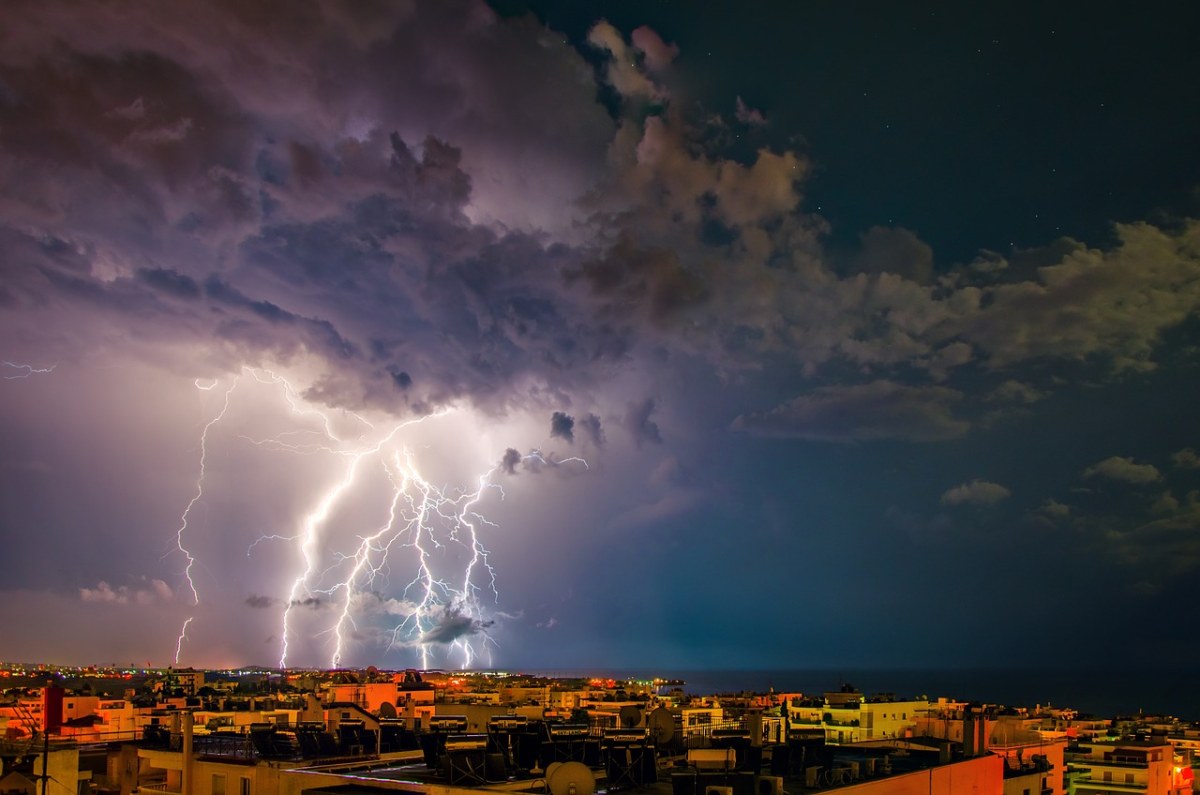 风暴、雷声、闪电免费图片
